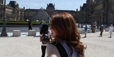 Louvre ucgen piramit